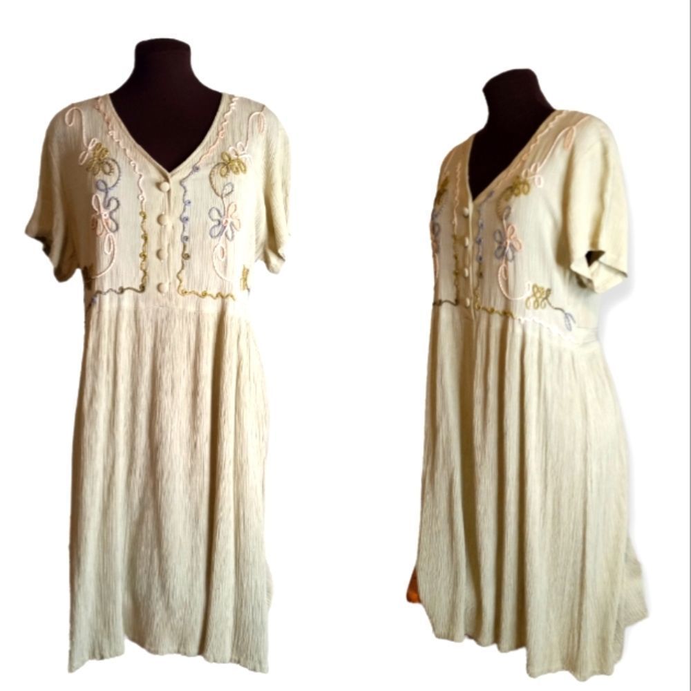 Danicci women's Dress Light Green Floral Embroidery, Size Large.